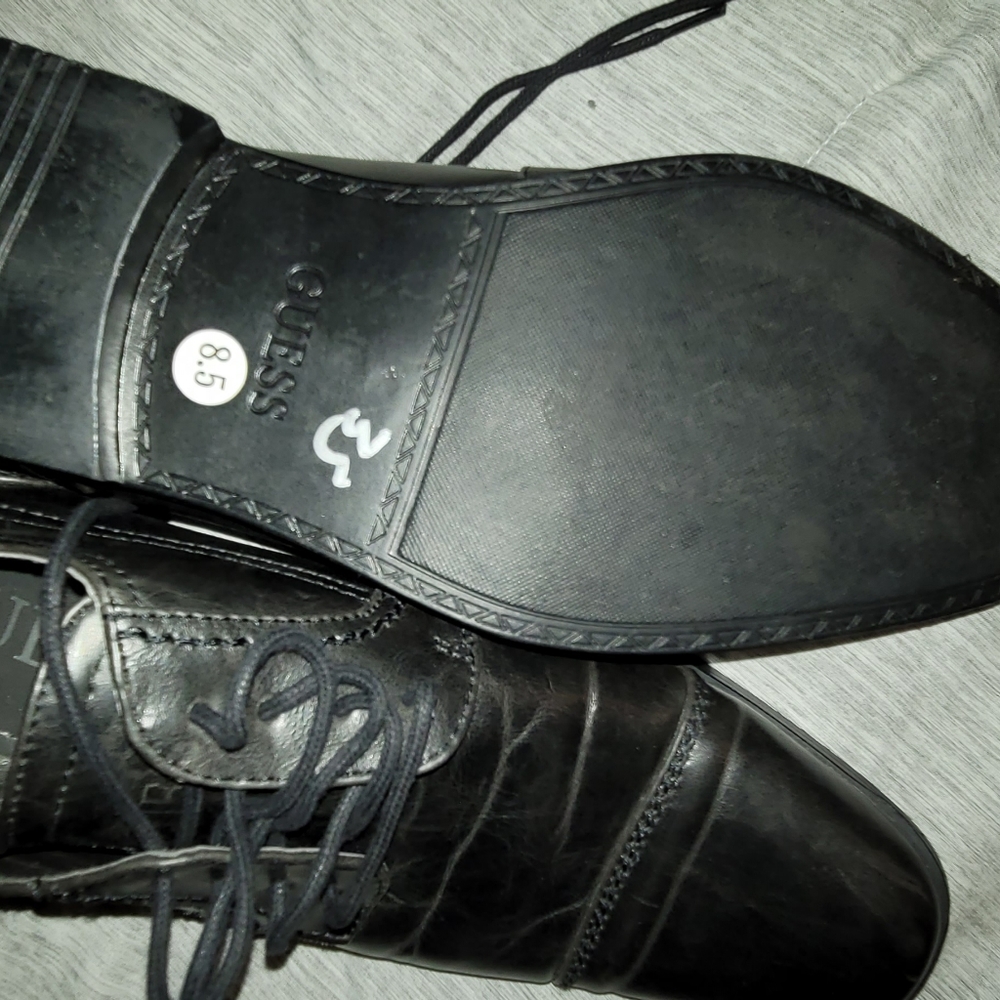 Used dress Guess leather shoes 8 1/2